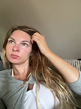 Snapshot of kinkysarahx chatting on 07.14.26 kinkysarahx online show from 07.14.26