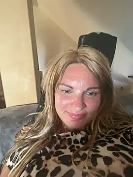 Snapshot of kinkysarahx chatting on 07.31.26 kinkysarahx online show from 07.31.26