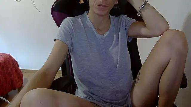 Snapshot of vampirosa@xh chatting on 10.19.25 vampirosaxh online show from 10.19.25