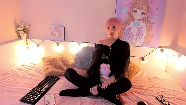 Snapshot of Strawberry_Kitty_ chatting on 10.18.25 Strawberry Kitty online show from 10.18.25