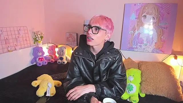 Strawberry Kitty  online show from 11.05.25