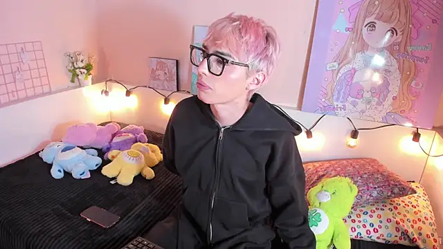 Strawberry Kitty  online show from 11.17.25