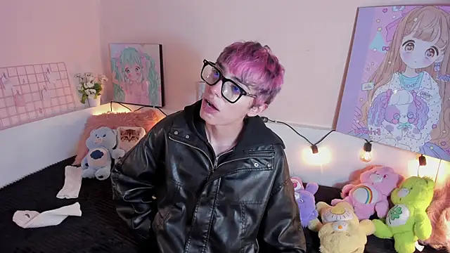 Strawberry Kitty  online show from 11.22.25