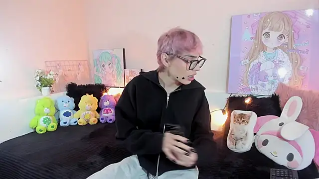 Strawberry Kitty  online show from 12.15.25