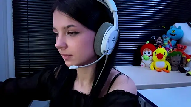 Snapshot of HanaMantanaDell chatting on 10.18.25 HanaMantanaDell online show from 10.18.25