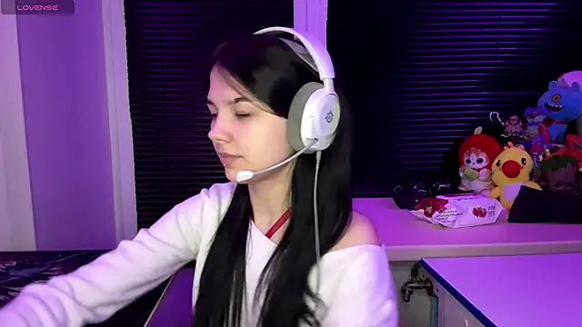 Snapshot of HanaMantanaDell chatting on 10.24.25 HanaMantanaDell online show from 10.24.25