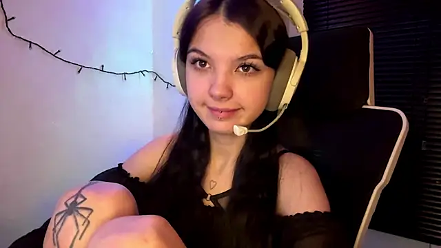 Snapshot of HanaMantanaDell chatting on 02.10.26 HanaMantanaDell online show from 02.10.26