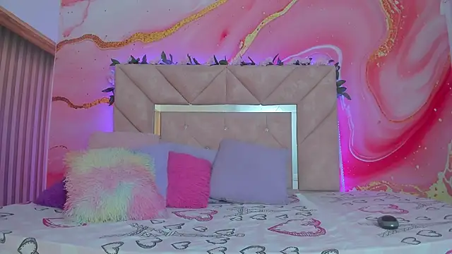 mia  blaze   online show from 10.25.25