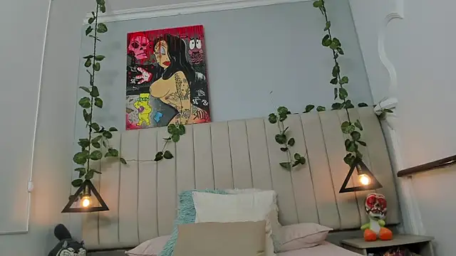 Amelia Brixton online show from 02.04.26