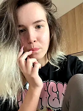 Snapshot of Amira_jenson chatting on 10.28.25 Amira jenson online show from 10.28.25