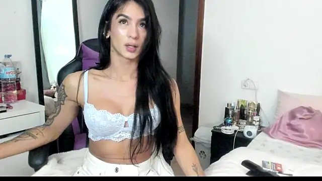 Snapshot of TellmeCatt chatting on 10.19.25 TellmeCatt online show from 10.19.25