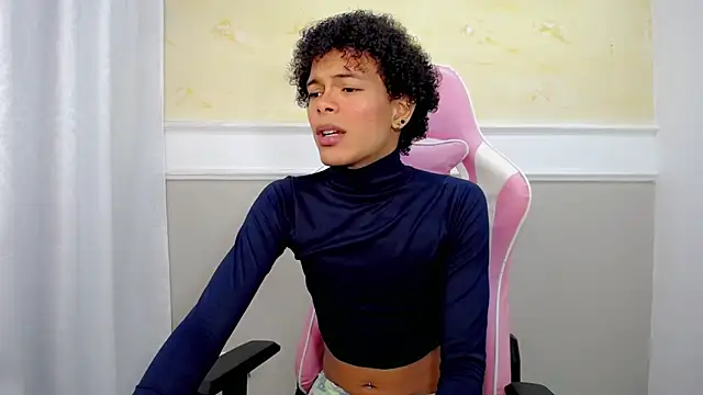 Snapshot of chloe_king chatting on 10.17.25 chloe king online show from 10.17.25