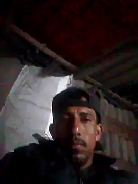 Snapshot of Orlao25cm chatting on 10.18.25 Orlao25cm online show from 10.18.25