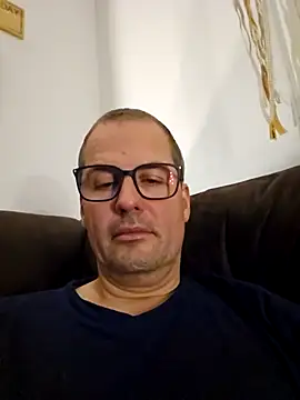 Snapshot of GermanMadMatt chatting on 10.17.25 GermanMadMatt online show from 10.17.25