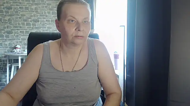 Snapshot of Diamond_Bite chatting on 10.17.25 Diamond Bite online show from 10.17.25