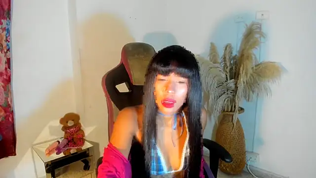 Snapshot of bad_girl_xxx chatting on 10.31.25 bad girl xxx online show from 10.31.25