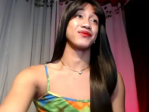 Snapshot of taylaxuxu chatting on 07.16.26 taylaxuxu online show from 07.16.26