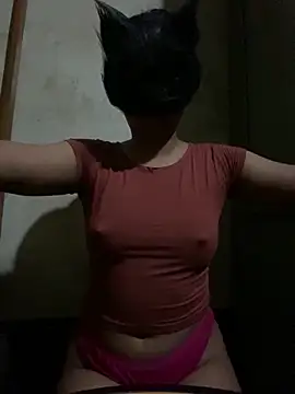 Snapshot of MiraAbellana chatting on 10.30.25 MiraAbellana online show from 10.30.25