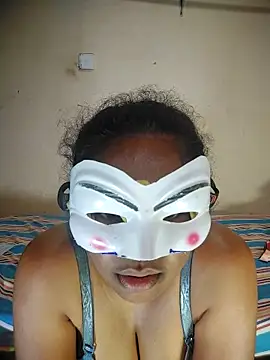 SL queen1 online show from 10.28.25