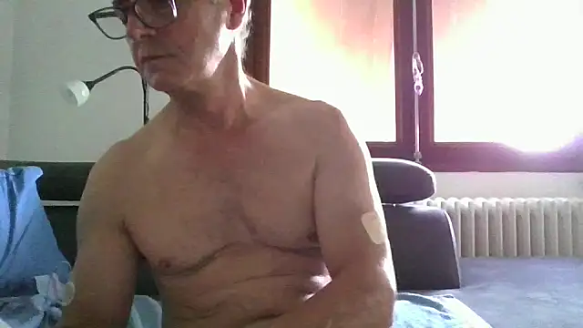 Snapshot of Sexyfab65 chatting on 06.20.26 Sexyfab65 online show from 06.20.26