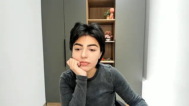 Snapshot of AnissaShyu chatting on 10.21.25 AnissaShyu online show from 10.21.25