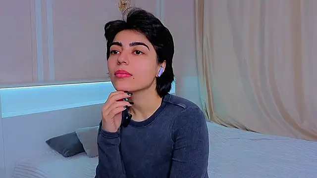 Snapshot of AnissaShyu chatting on 10.28.25 AnissaShyu online show from 10.28.25