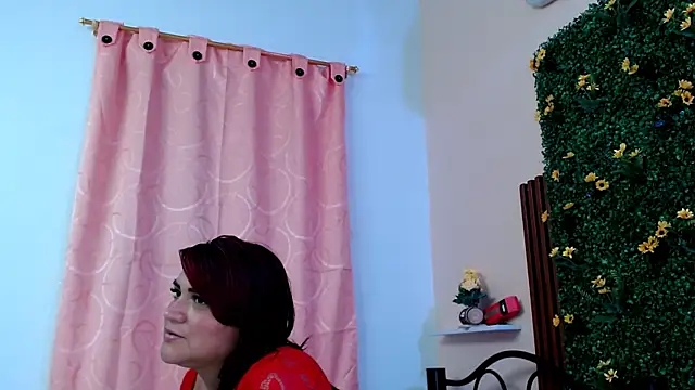 Snapshot of lunitahot19 chatting on 10.17.25 lunitahot19 online show from 10.17.25