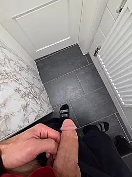 16enes16 online show from 10.19.25