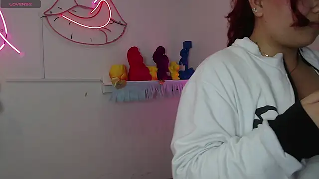 littlee red online show from 11.06.25