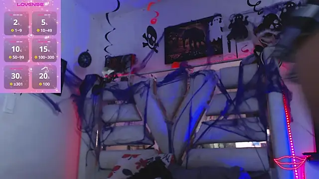 Hanna Plum online show from 10.29.25