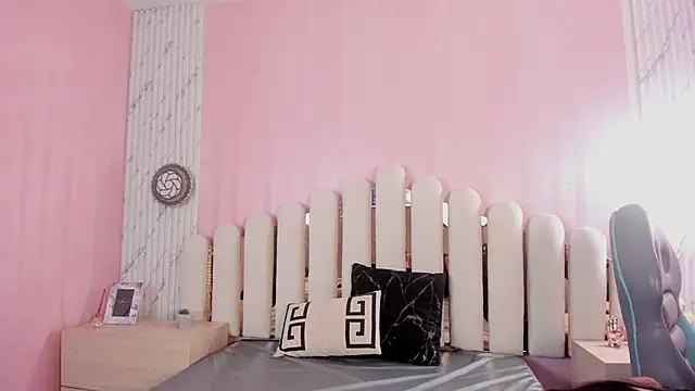 Isabella Marsh online show from 12.15.25