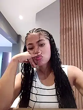 Snapshot of LorenaVarga chatting on 07.18.26 LorenaVarga online show from 07.18.26