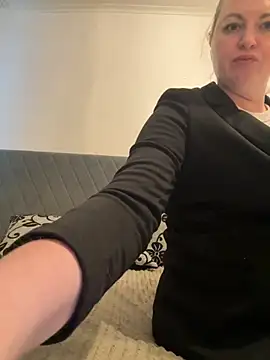 Amelia-Diamond online show from 11.24.25