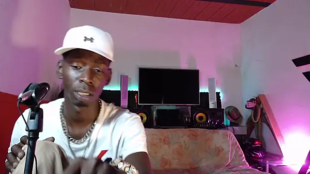 Snapshot of Black_Paradice chatting on 11.04.25 Black Paradice online show from 11.04.25