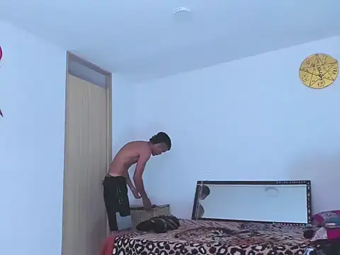 Snapshot of Lian-sex chatting on 10.31.25 Lian-sex online show from 10.31.25