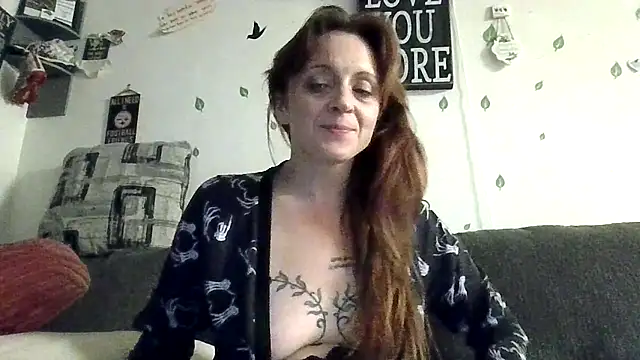 Snapshot of LoveLibz169 chatting on 10.27.25 LoveLibz169 online show from 10.27.25