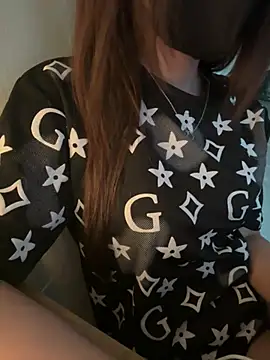 Snapshot of Bong-g chatting on 04.05.26 Bong-g online show from 04.05.26