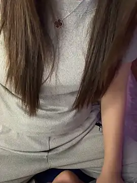 Snapshot of Bong-g chatting on 04.28.26 Bong-g online show from 04.28.26
