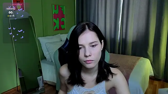 Snapshot of Mell_Hyees chatting on 10.22.25 Mell Hyees online show from 10.22.25