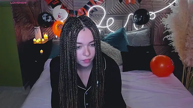 Snapshot of _HypeQueen_ chatting on 10.19.25 HypeQueen online show from 10.19.25