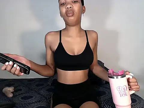 MinnieBee101 online show from 11.23.25