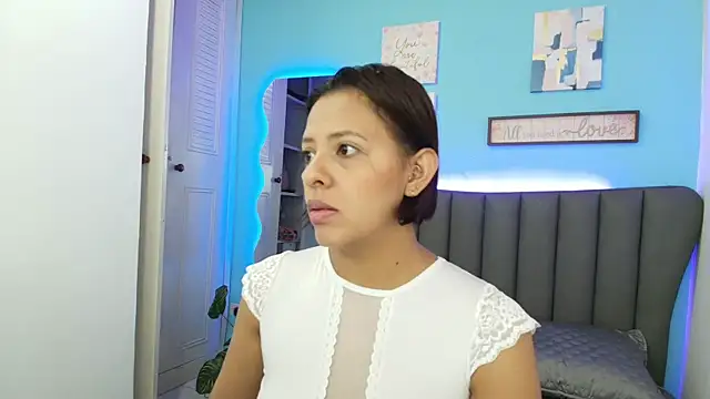 Aria Russo online show from 11.06.25