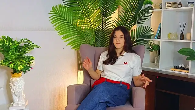 Snapshot of KerriDezalia chatting on 10.19.25 KerriDezalia online show from 10.19.25