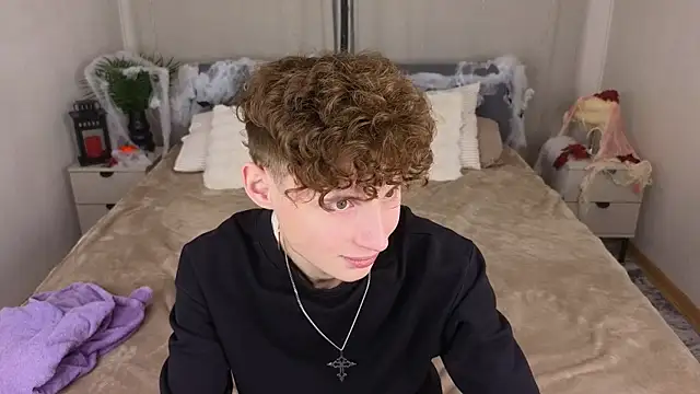 crisp1n online show from 10.30.25