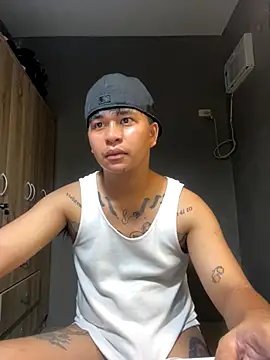 Snapshot of Sweet_Guy_tattoo chatting on 10.31.25 Sweet Guy tattoo online show from 10.31.25