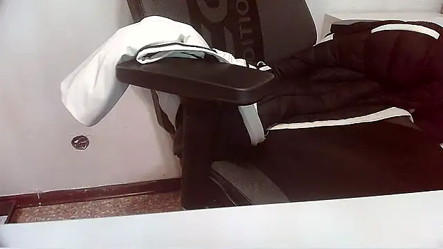 Snapshot of topg84 chatting on 01.18.26 topg84 online show from 01.18.26