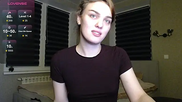 Snapshot of EmiliaRhodes chatting on 10.19.25 EmiliaRhodes online show from 10.19.25
