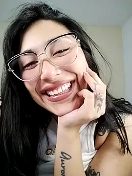 Snapshot of Chinitaaa28 chatting on 11.04.25 Chinitaaa28 online show from 11.04.25