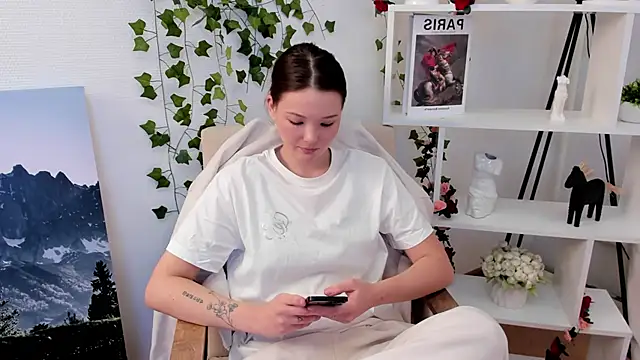 Snapshot of TeressaGimar chatting on 10.19.25 TeressaGimar online show from 10.19.25