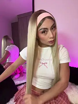 Snapshot of Tessa_Winslow chatting on 10.30.25 Tessa Winslow online show from 10.30.25